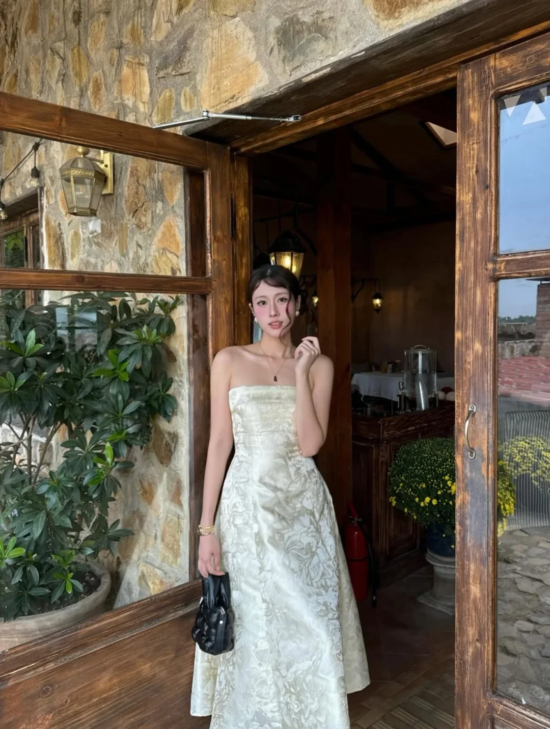 Ảnh 6 của Đầm cưới strapless satin Diana Dress vàng