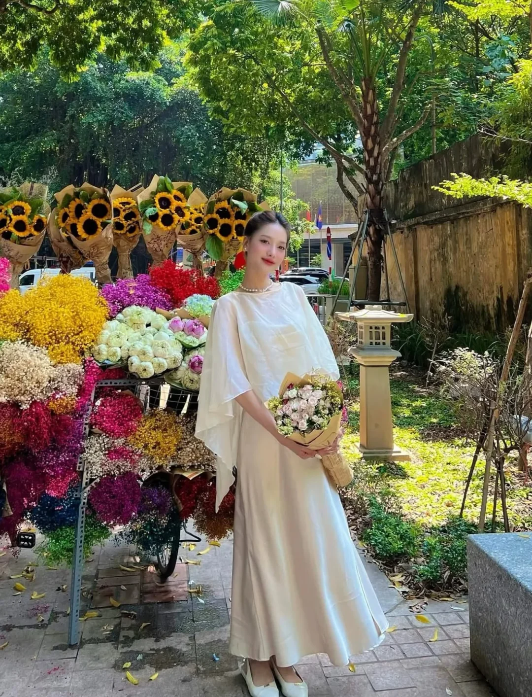Ảnh 2 của Váy lụa trắng SK0006 tay loe nữ