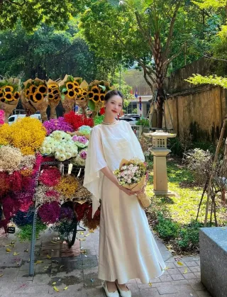 Ảnh 2 của Váy lụa trắng SK0006 tay loe nữ