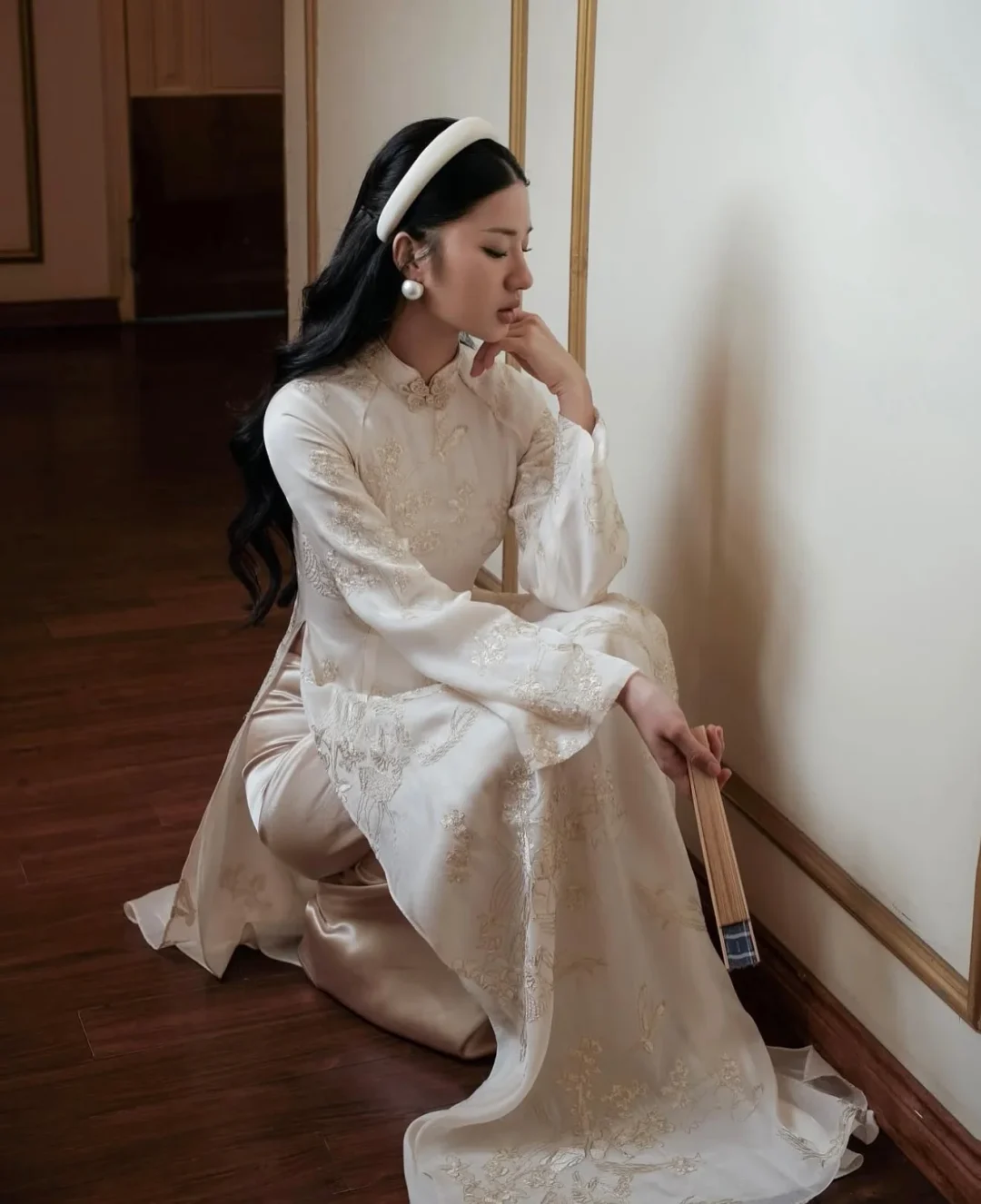 Ảnh 1 của Áo dài lụa kem thêu vàng Du Nhiên