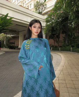 Photo 4 of Áo dài nữ xanh dương Mãn Anh Đường thêu rồng mây