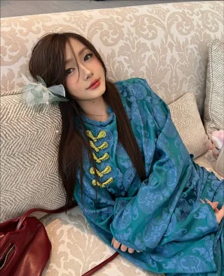 Photo 3 of Áo dài nữ xanh dương Mãn Anh Đường thêu rồng mây