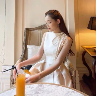 Ảnh 4 của Váy mini lụa kem GIANA size S