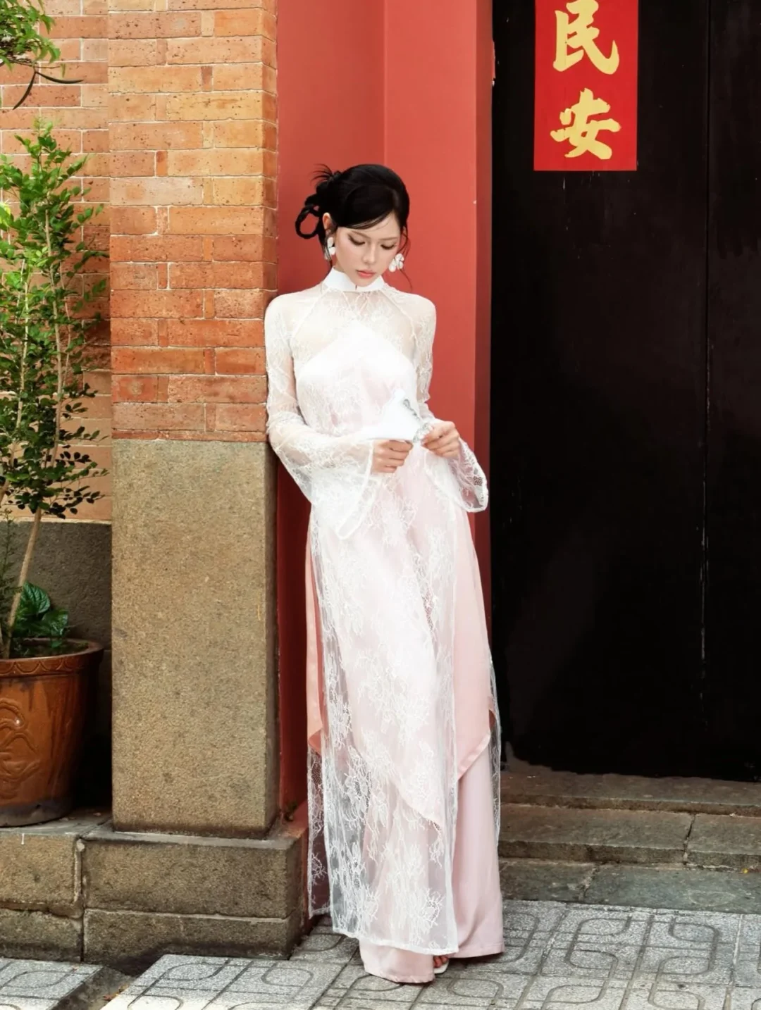 Ảnh 4 của Áo dài ren cách tân Duyên DH0021