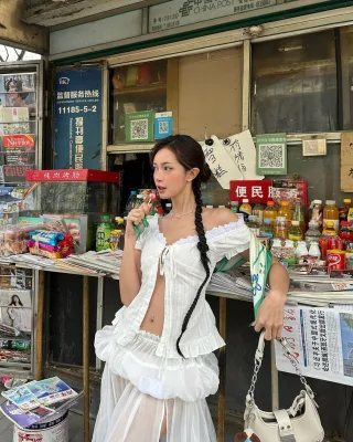 Photo 1 of Set áo trễ vai chân váy trắng nữ