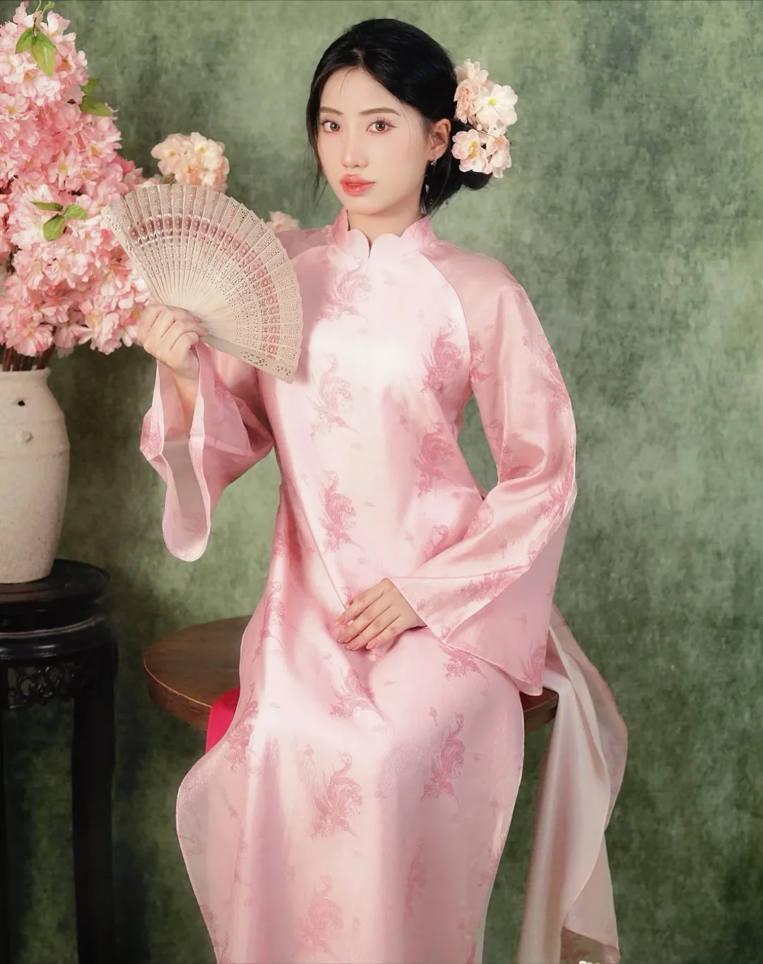 Photo 6 of Áo dài tơ hồng Thy Loan size S Lalin