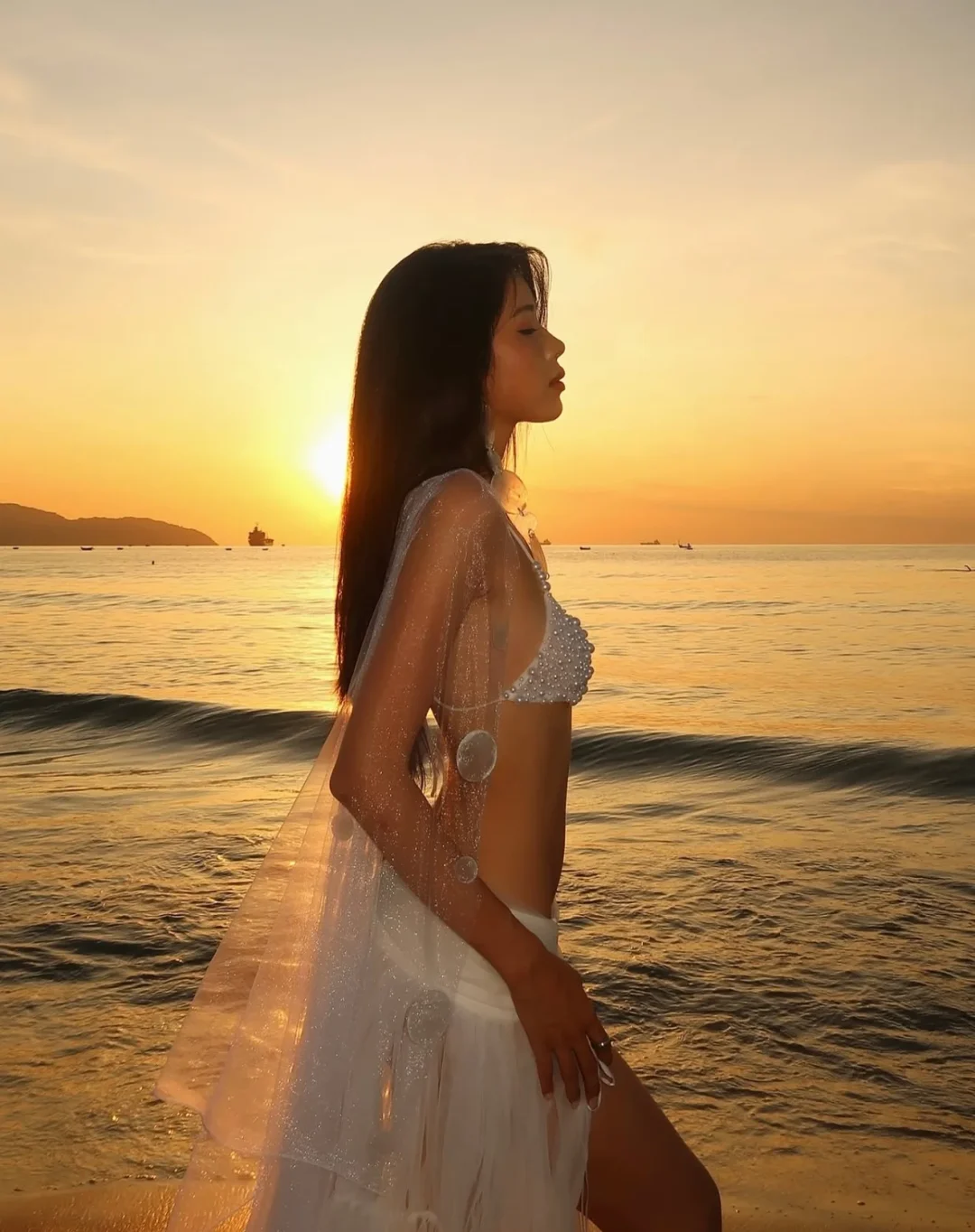 Photo 8 of Bộ Bra Aura Và Chân Váy Tulia Trắng