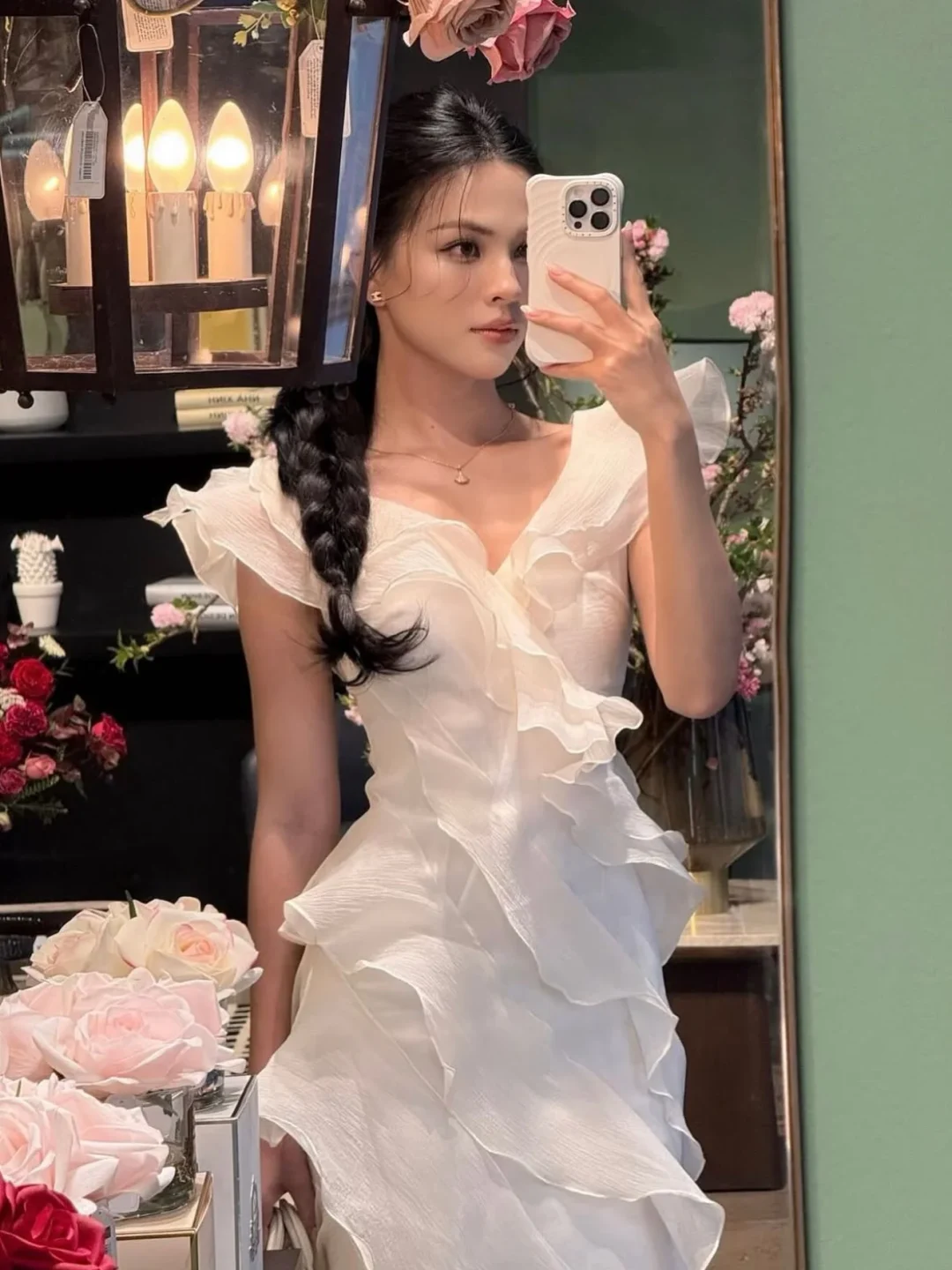 Photo 4 of Váy trắng trễ vai bèo nhún Rosanie DT0031