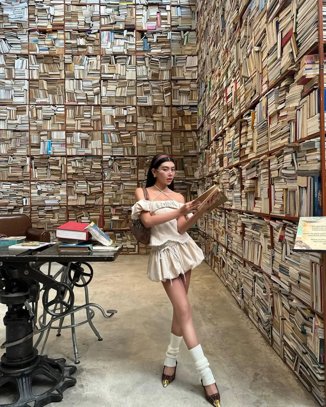 Photo 7 of Set áo váy trễ vai trắng Vivian Cera