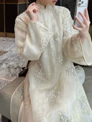 Photo 4 of Áo dài gấm ivory thêu nổi nữ