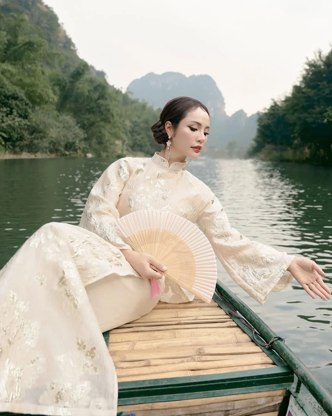 Photo 8 of Áo dài lụa thêu hoa kem nữ Kim DK0014