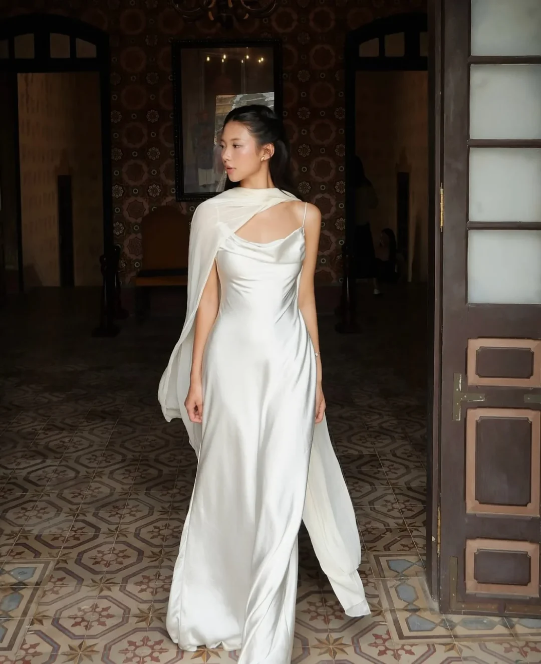 Ảnh 8 của Váy dạ hội satin lụa kem Hera Juliet
