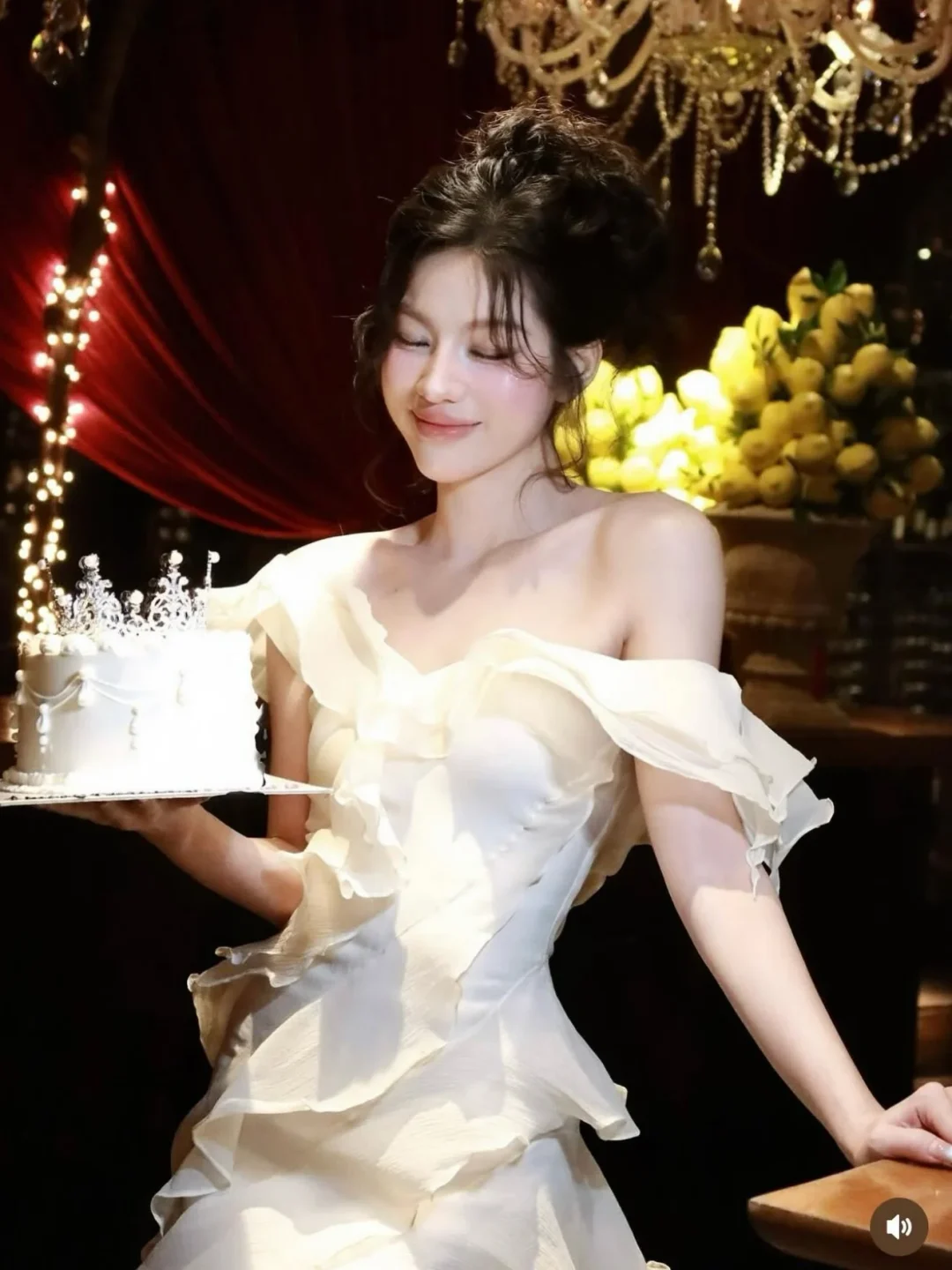 Photo 6 of Váy trắng trễ vai bèo nhún Rosanie DT0031