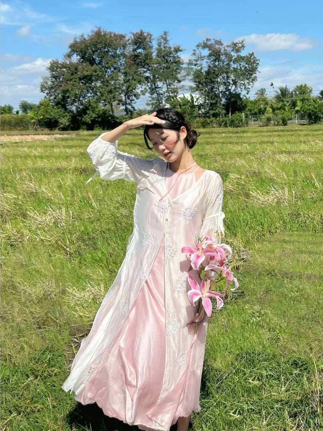 Photo 2 of Áo dài yếm hồng thêu hoa Lollie Studio
