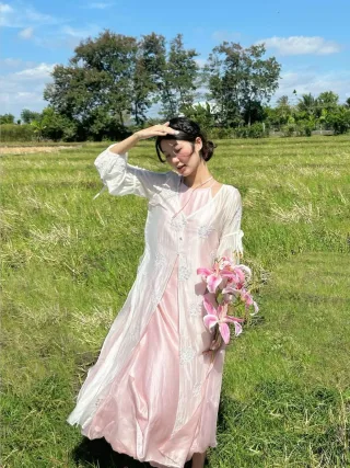 Photo 2 of Áo dài yếm hồng thêu hoa Lollie Studio
