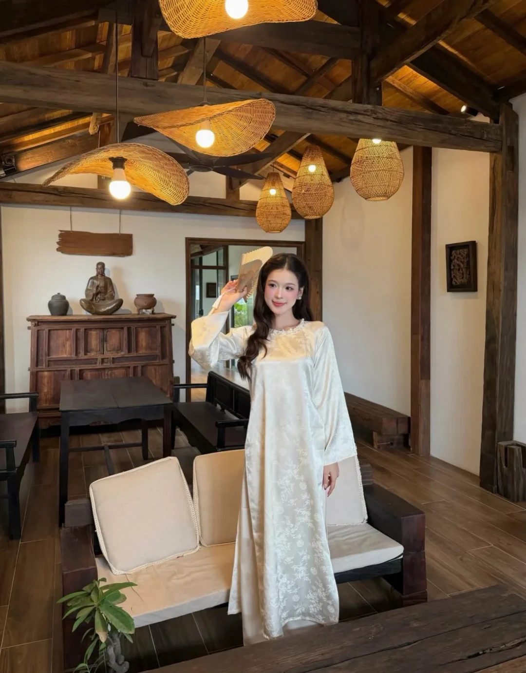 Photo 7 of Áo dài lụa gấm trắng kem nữ thanh lịch