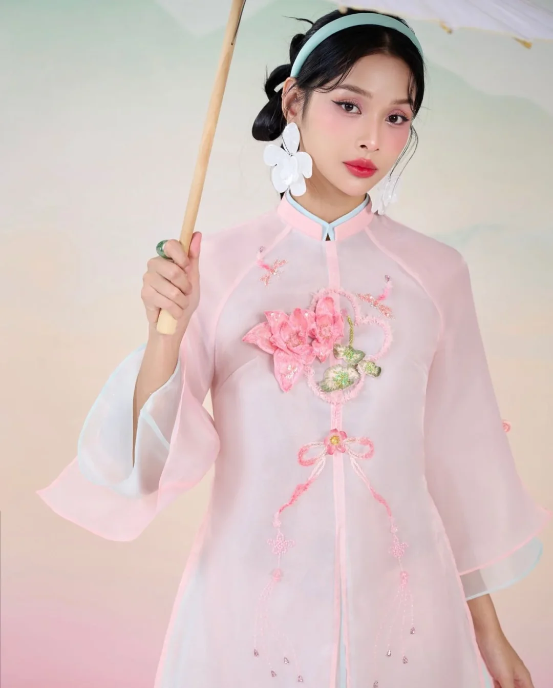 Ảnh 3 của Áo dài hồng suông thêu hoa Nguyệt Liên