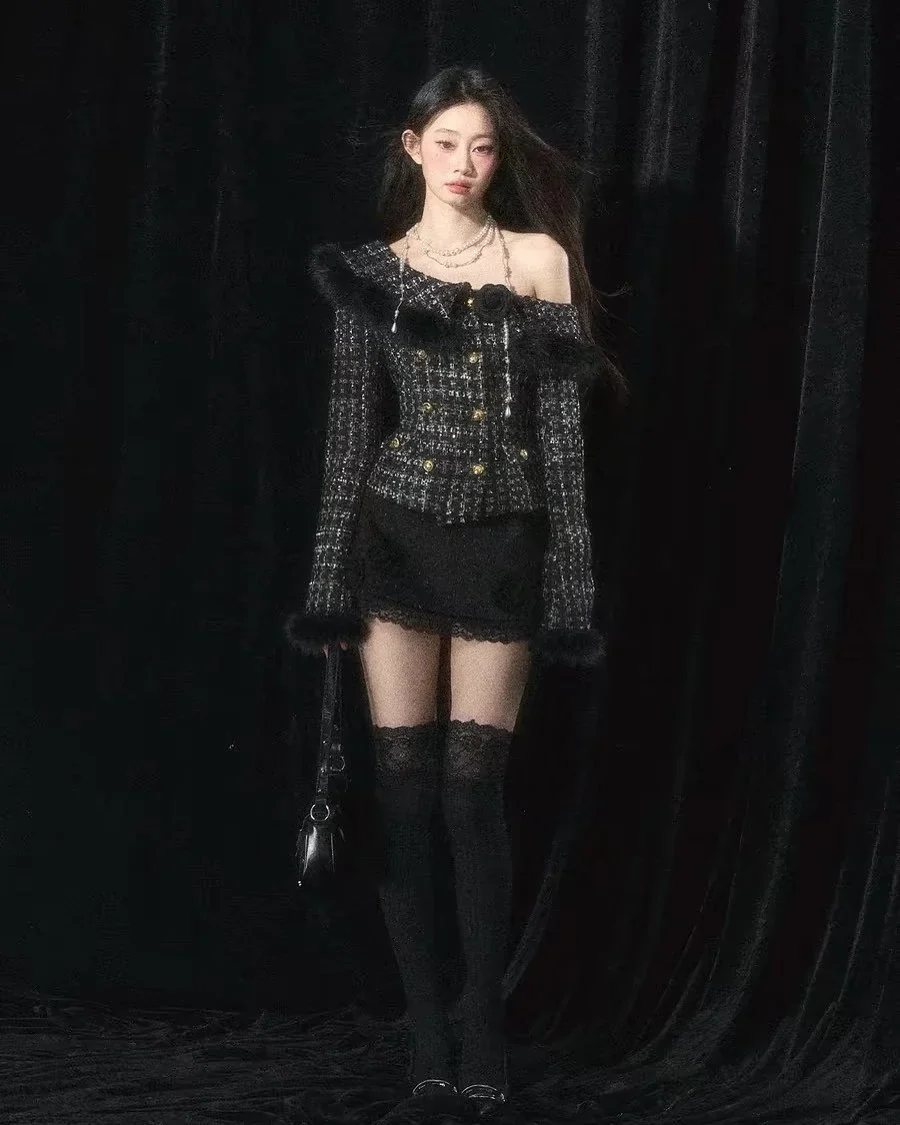 Photo 3 of Set áo tweed đen lệch vai và váy ngắn đính hoa