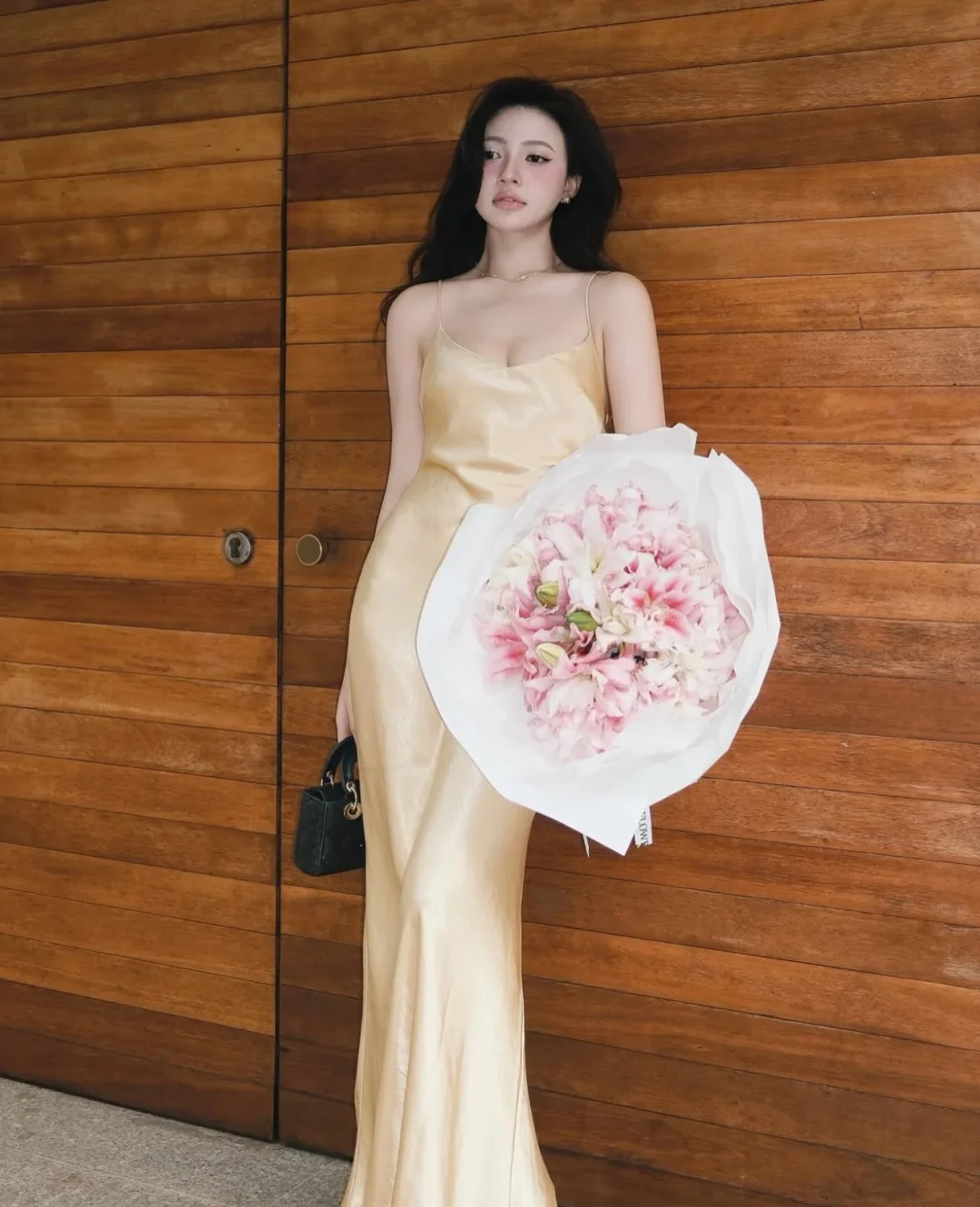 Ảnh 2 của Đầm lụa vàng dài hai dây sang trọng