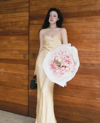 Ảnh 2 của Đầm lụa vàng dài hai dây sang trọng