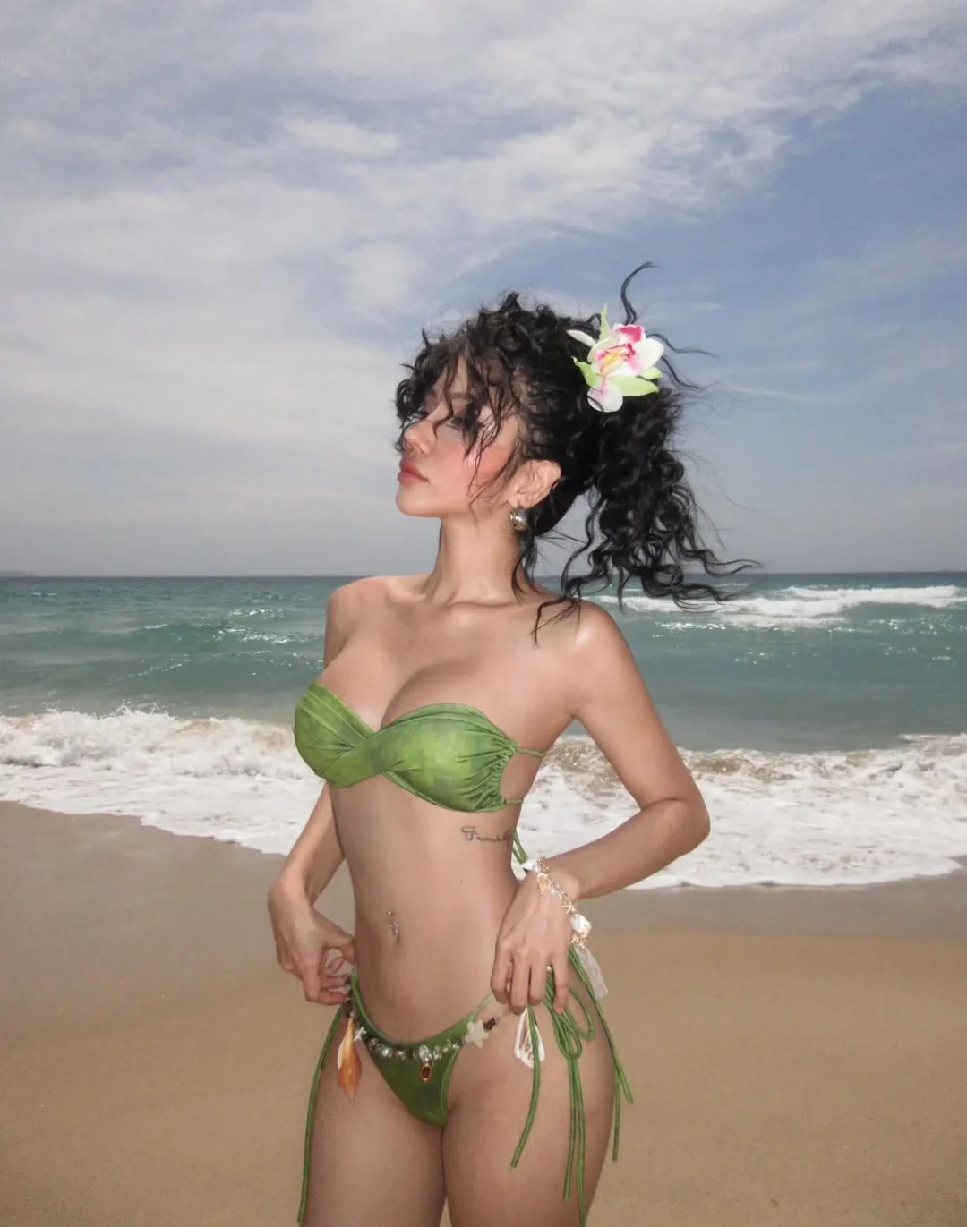 Ảnh 2 của Bikini Tinker Bell xanh lá Ceri Bikini freesize