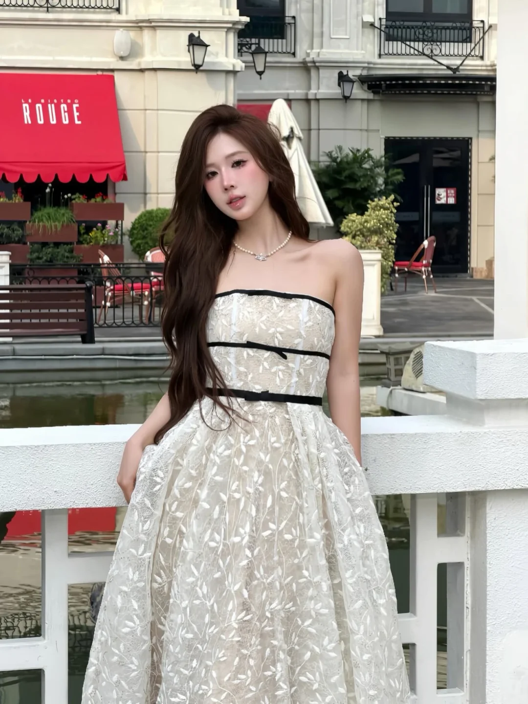 Ảnh 7 của Váy ren cúp ngực dáng dài đính nơ Martini
