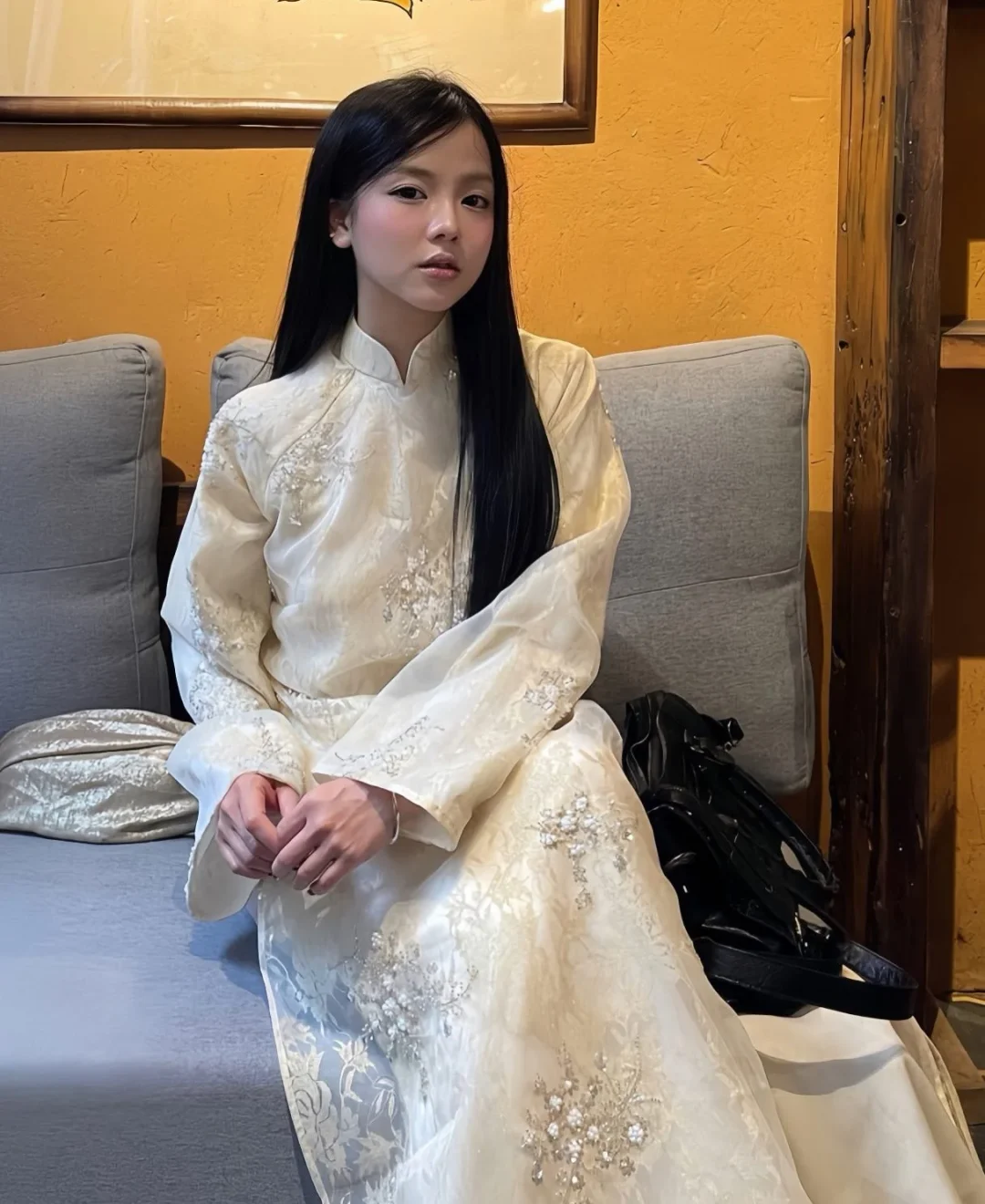 Photo 9 of Áo dài gấm ivory thêu nổi Hiin Design