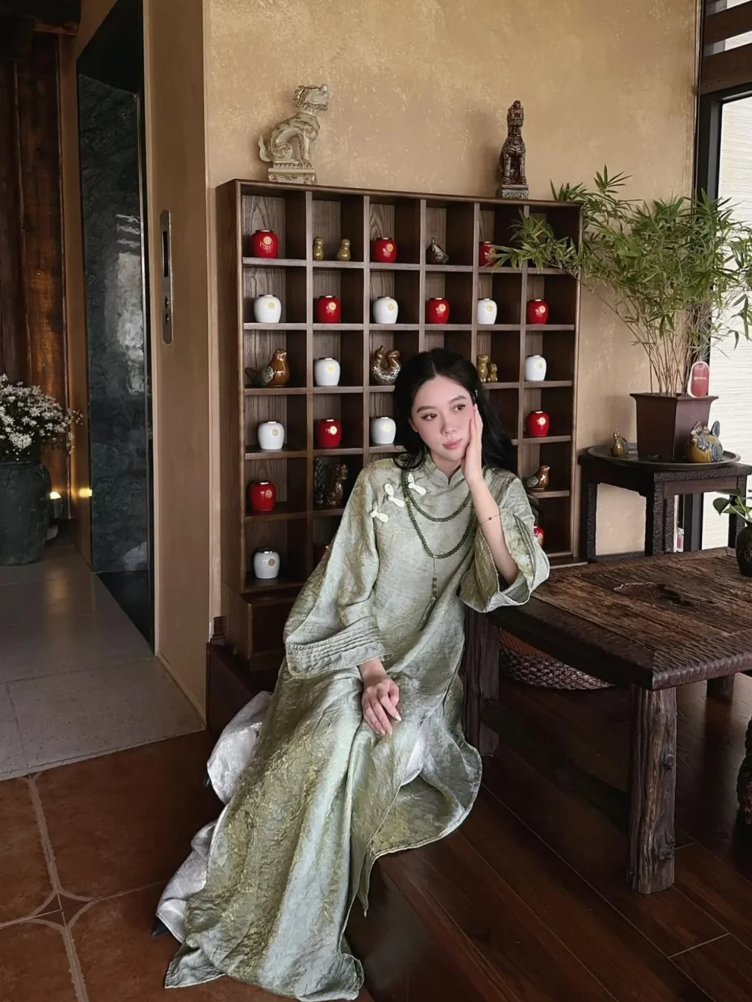Ảnh 9 của Áo dài Tịch Dương lụa xanh lá cách tân
