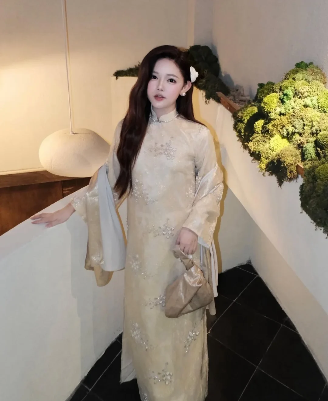 Photo 6 of Áo dài gấm ivory thêu nổi Hiin Design
