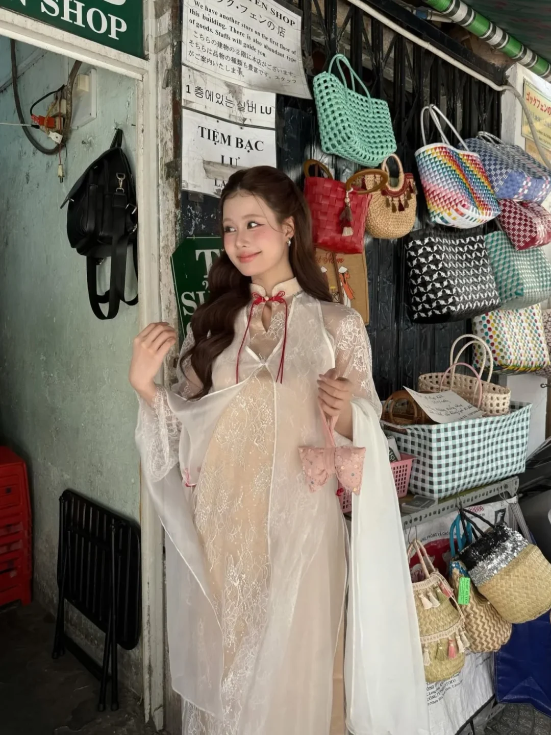 Photo 6 of Áo dài ren kem phối áo choàng voan nữ