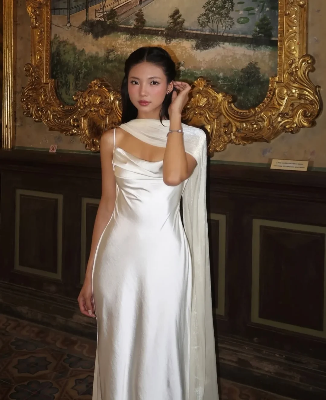 Ảnh 2 của Váy dạ hội satin lụa kem Hera Juliet