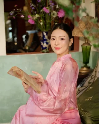 Photo 3 of Áo dài tơ hồng Thy Loan size S Lalin