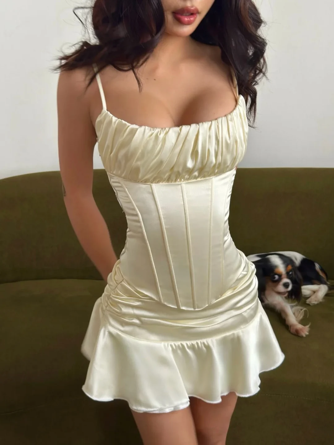Ảnh 1 của Set Corset Satin Kem Và Chân Váy Sang Trọng
