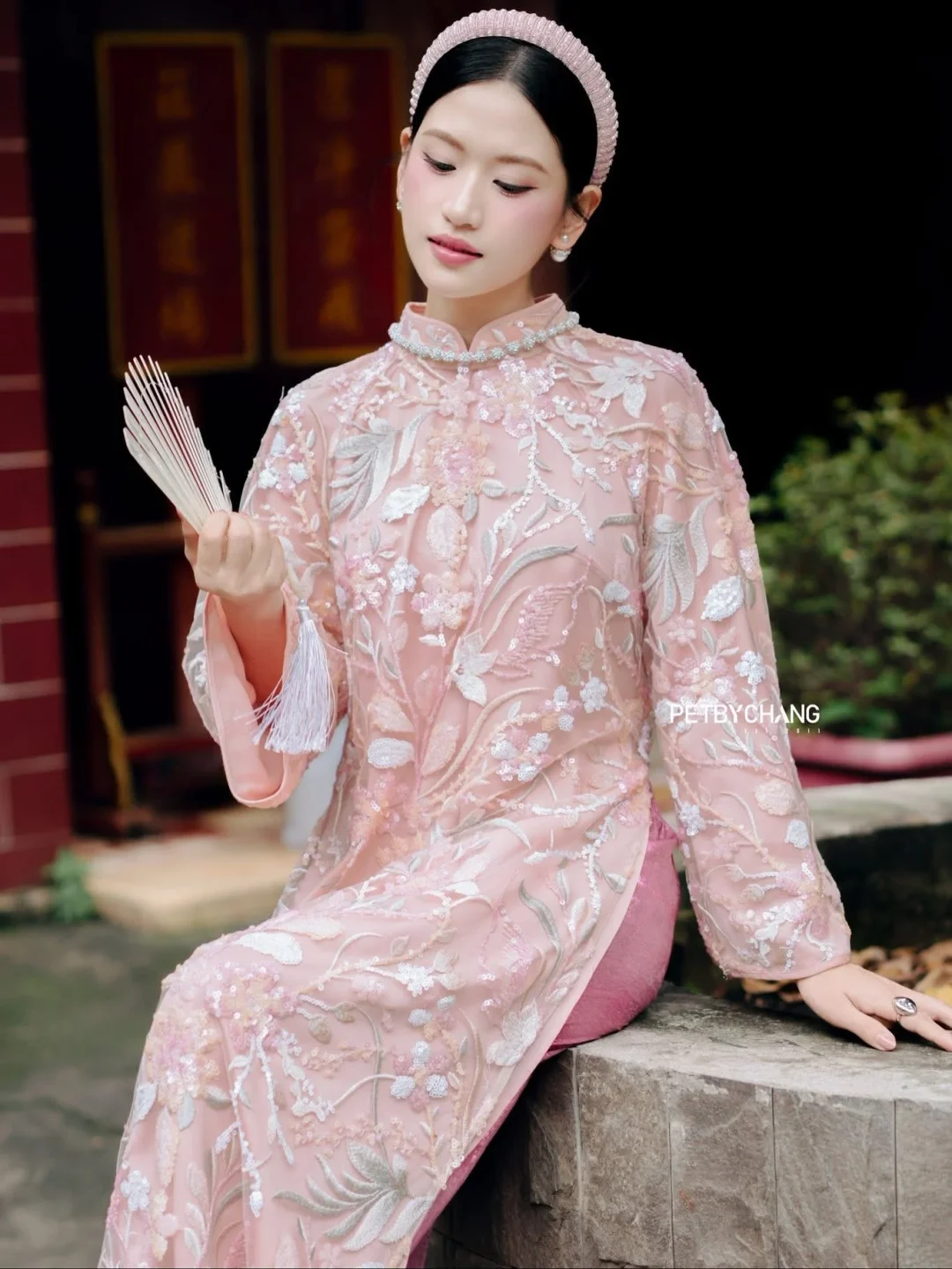 Ảnh 6 của Áo dài Hồng Sa thêu hoa kèm quần nhũ hồng