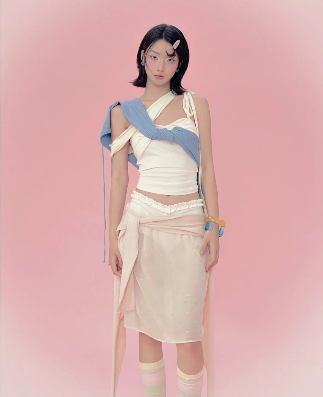 Photo 3 of Áo crop top hai dây Amy AK0002