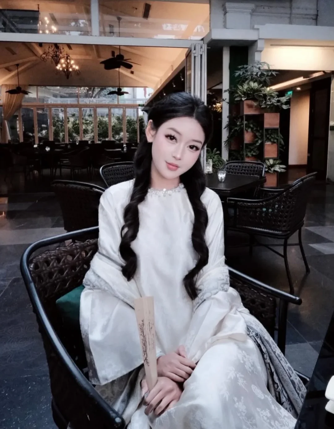 Photo 9 of Áo dài lụa gấm trắng kem nữ thanh lịch