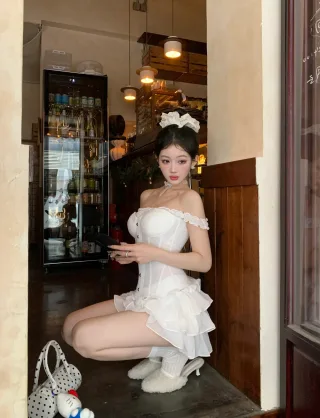 Ảnh 3 của Set áo corset ren trắng Million Lotus