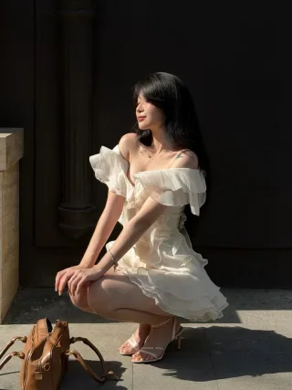 Photo 2 of Váy mini kem vai trễ bèo nhún Tipblu