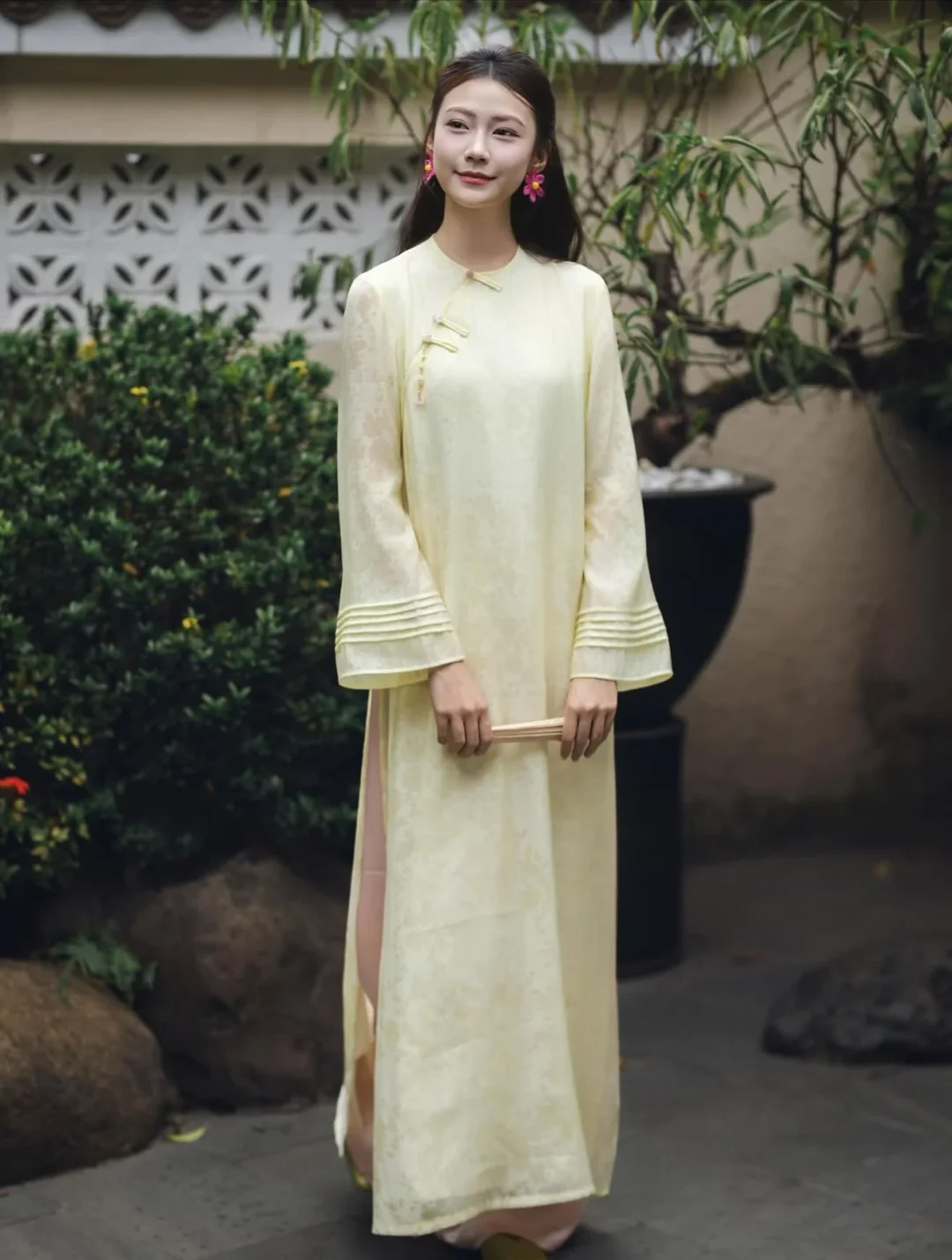 Photo 7 of Áo dài vàng nhạt Thanh Anh nữ