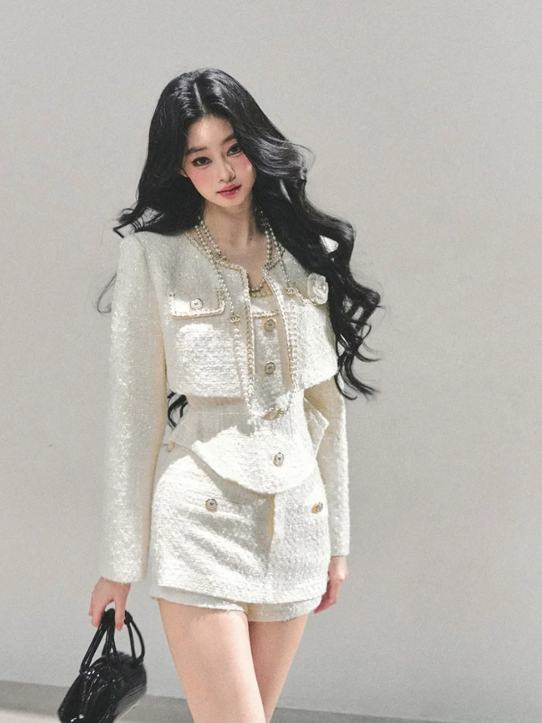 Photo 3 of Set tweed nữ trắng 3 món sang trọng