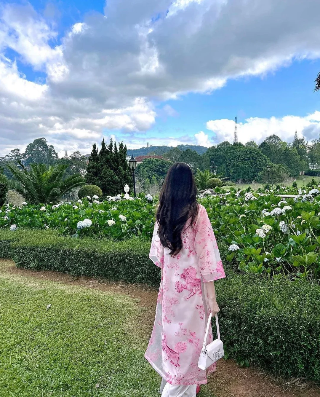 Photo 6 of Áo dài organza thêu hoa EDINI kèm quần hồng