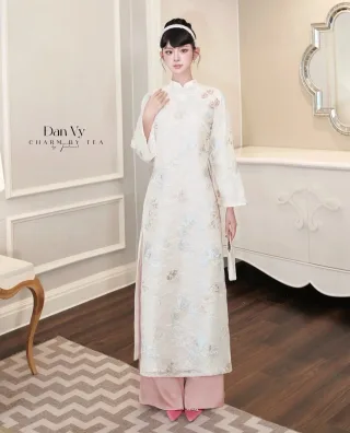 Photo 1 of Áo dài thêu hoa trắng Đan Vy cách tân
