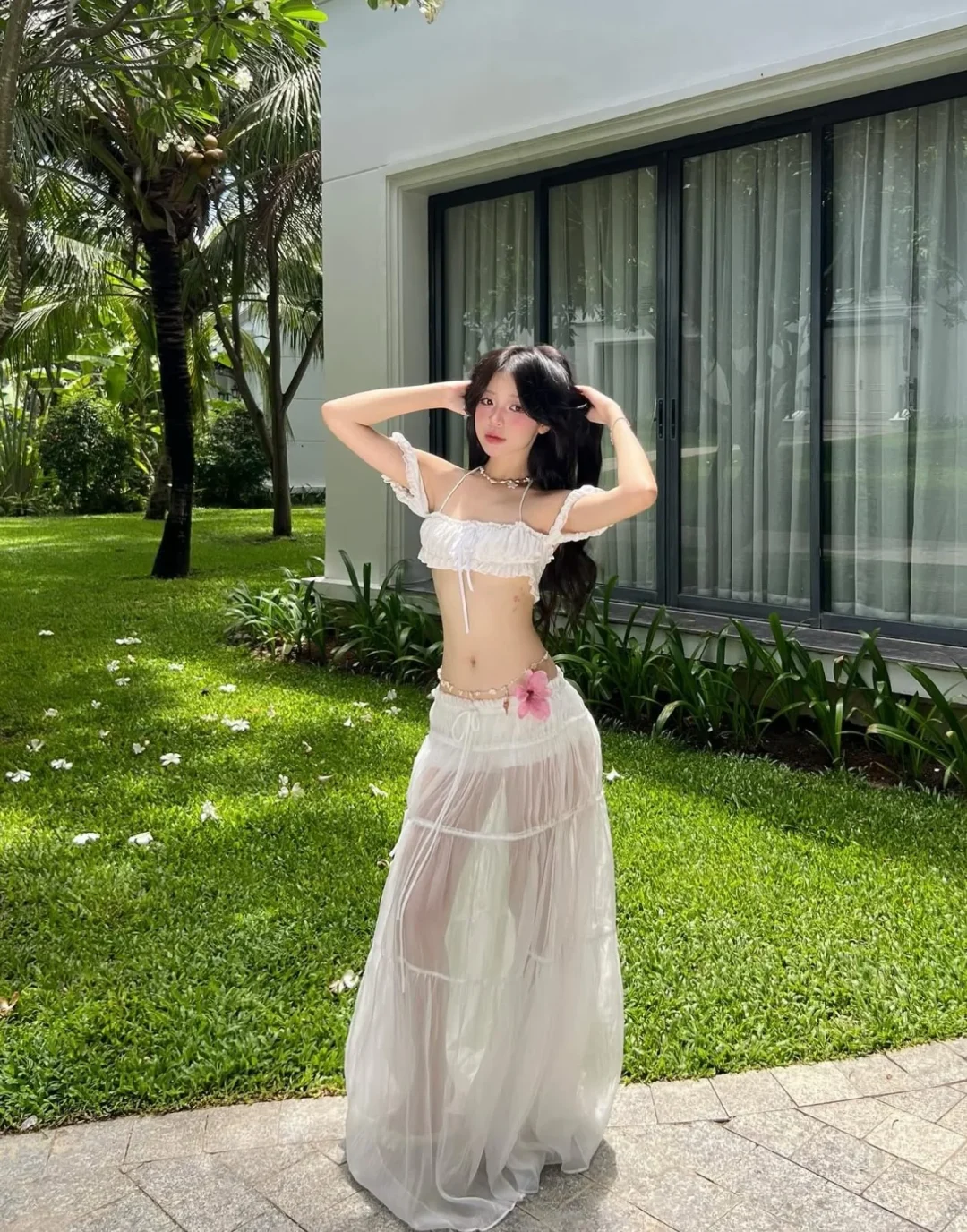 Photo 1 of Set áo tay bồng trắng và chân váy voan nữ