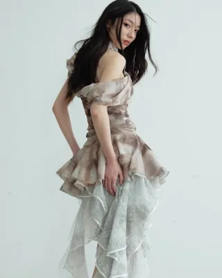 Photo 3 of Set áo vai chéo xếp ly và váy ren JNYLON