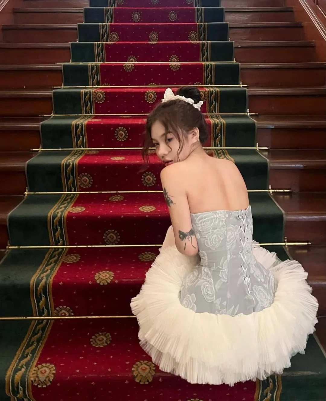 Photo 7 of Đầm corset trắng lông vũ Viery