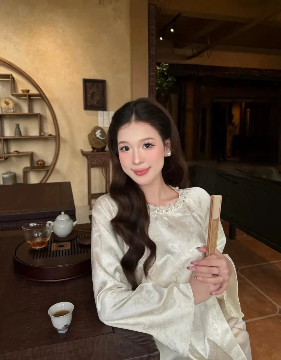 Photo 8 of Áo dài lụa gấm trắng kem nữ thanh lịch