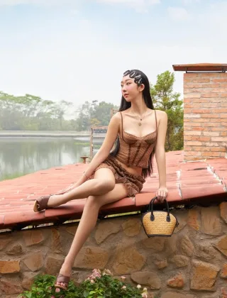 Ảnh 3 của Set croptop chân váy chấm bi Natali