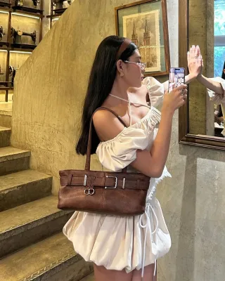 Photo 4 of Set áo váy trễ vai trắng Vivian Cera