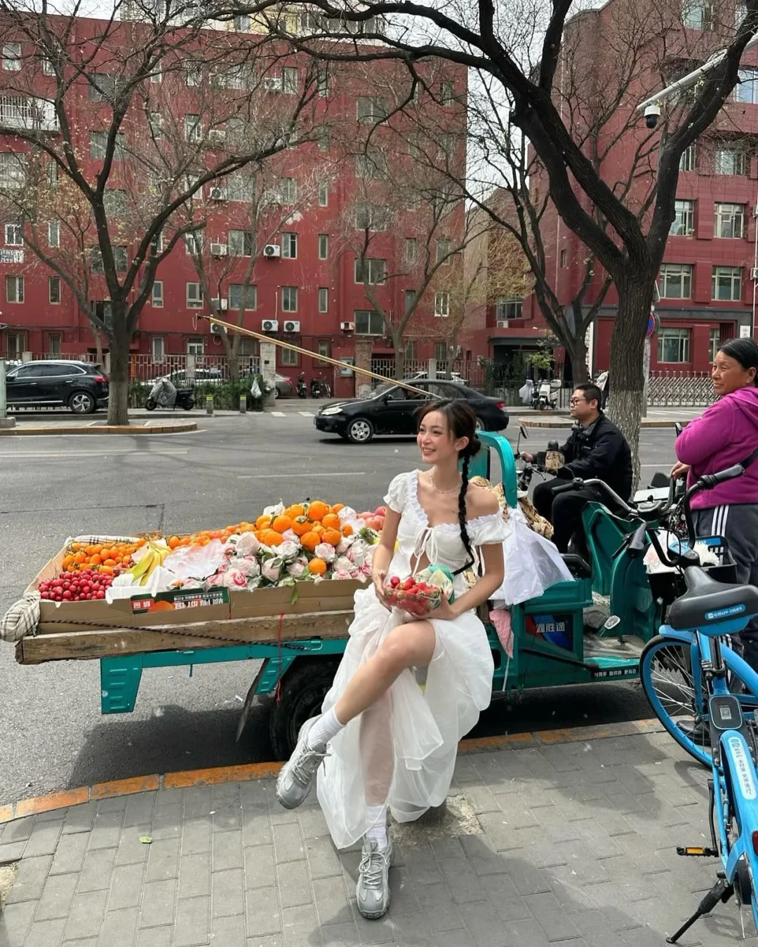 Photo 6 of Set áo trễ vai chân váy trắng nữ