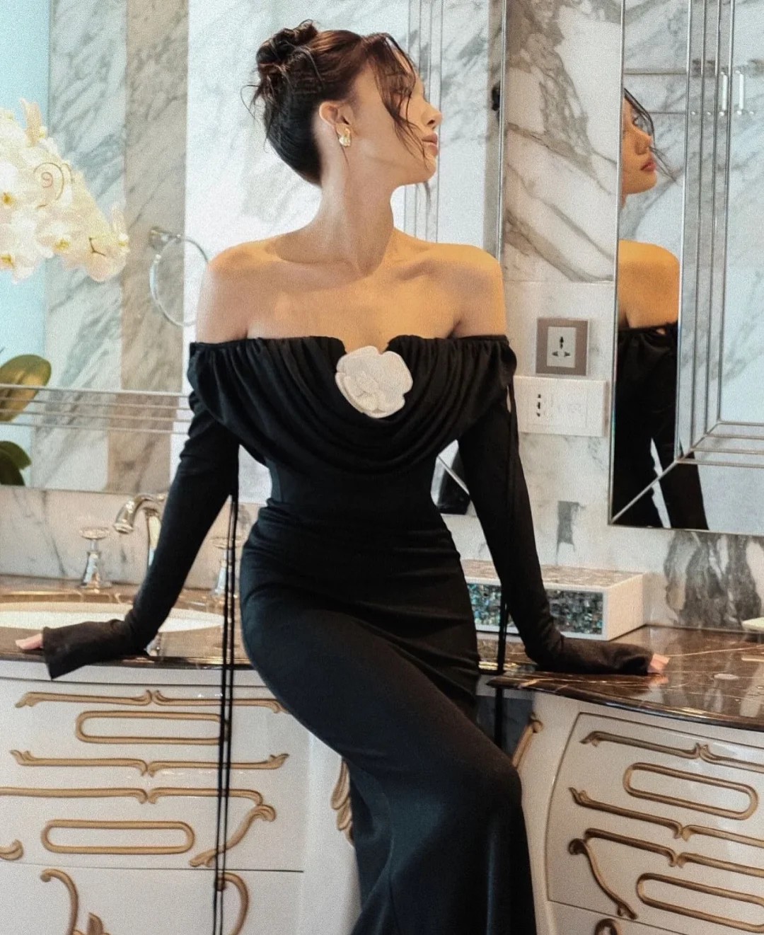 Photo 7 of Váy maxi đen trễ vai Oia Studios Pamela